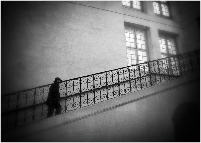 05Dandow-A-Paris-Stairwell