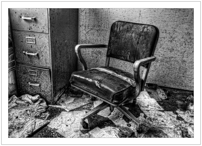 78-pamdavis-A-Last-Chair-Standing