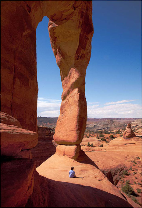 061-dandow-A-Natural-Arch-Utah
