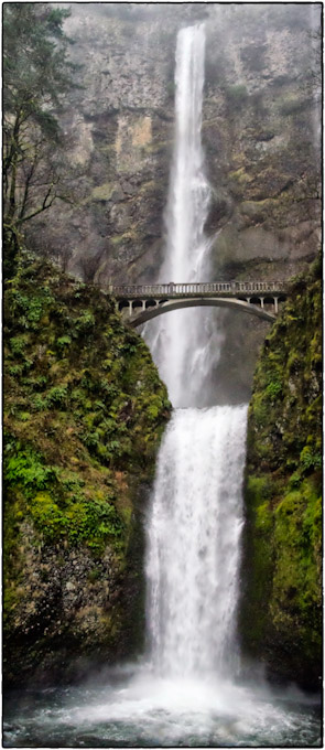 065-WakefieldM-B--MultnomahFalls