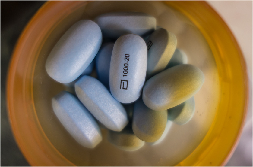 308--03-Cempa-Big_Blue_Pills