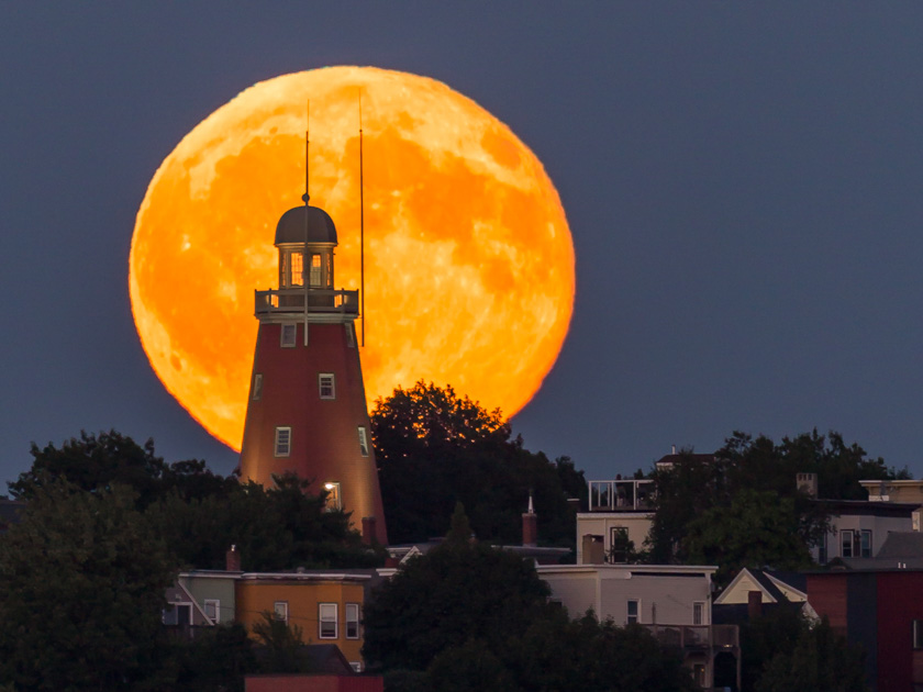 09-Mike_Leonard_A_Moon-over-Portland